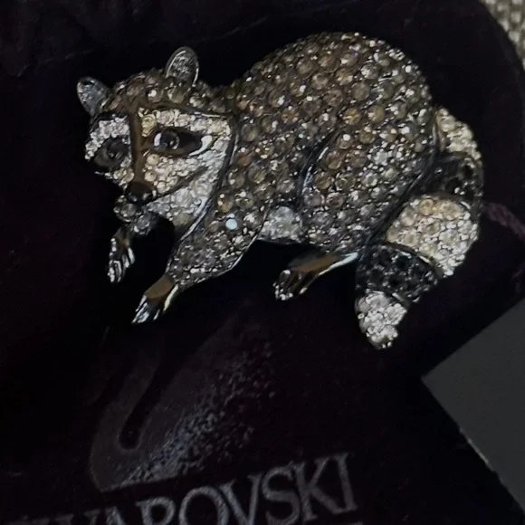 VINTAGE 90s Swarovski Jeweler's Collection Raccoon Brooch New With Tags! - Picture 2 of 6